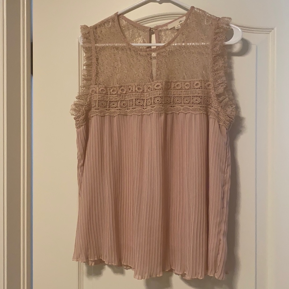 Like new blush detailed top